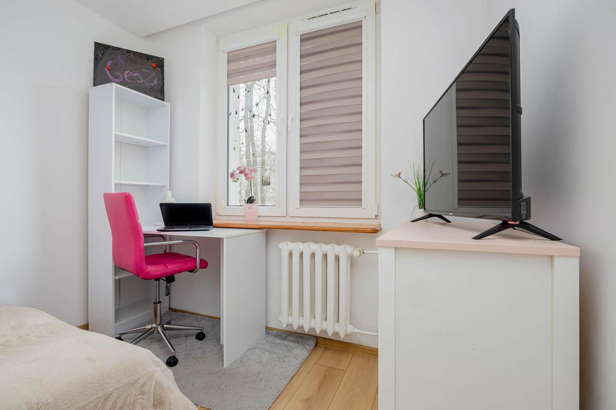 Cosy & Bright With Parking By Renters Apartament
