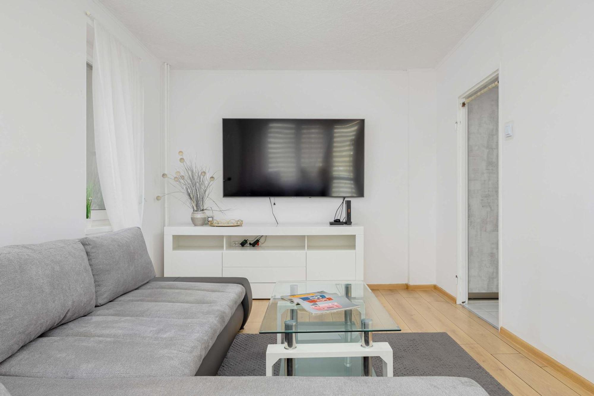 Cosy & Bright With Parking By Renters Warszawa