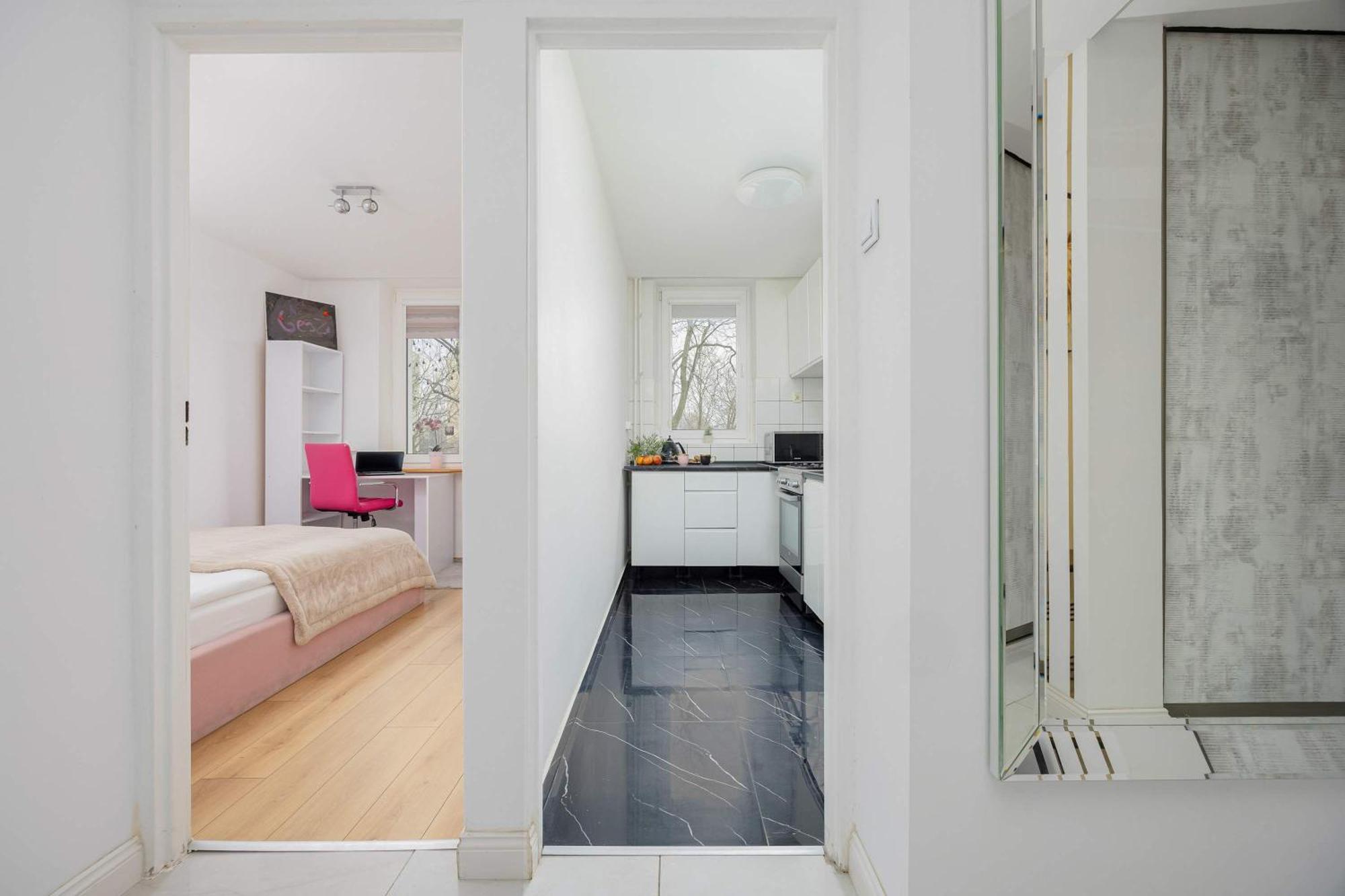 Cosy & Bright With Parking By Renters Warszawa